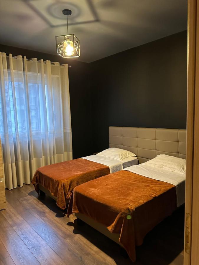 The Krist Apartment Вльора Екстер'єр фото
